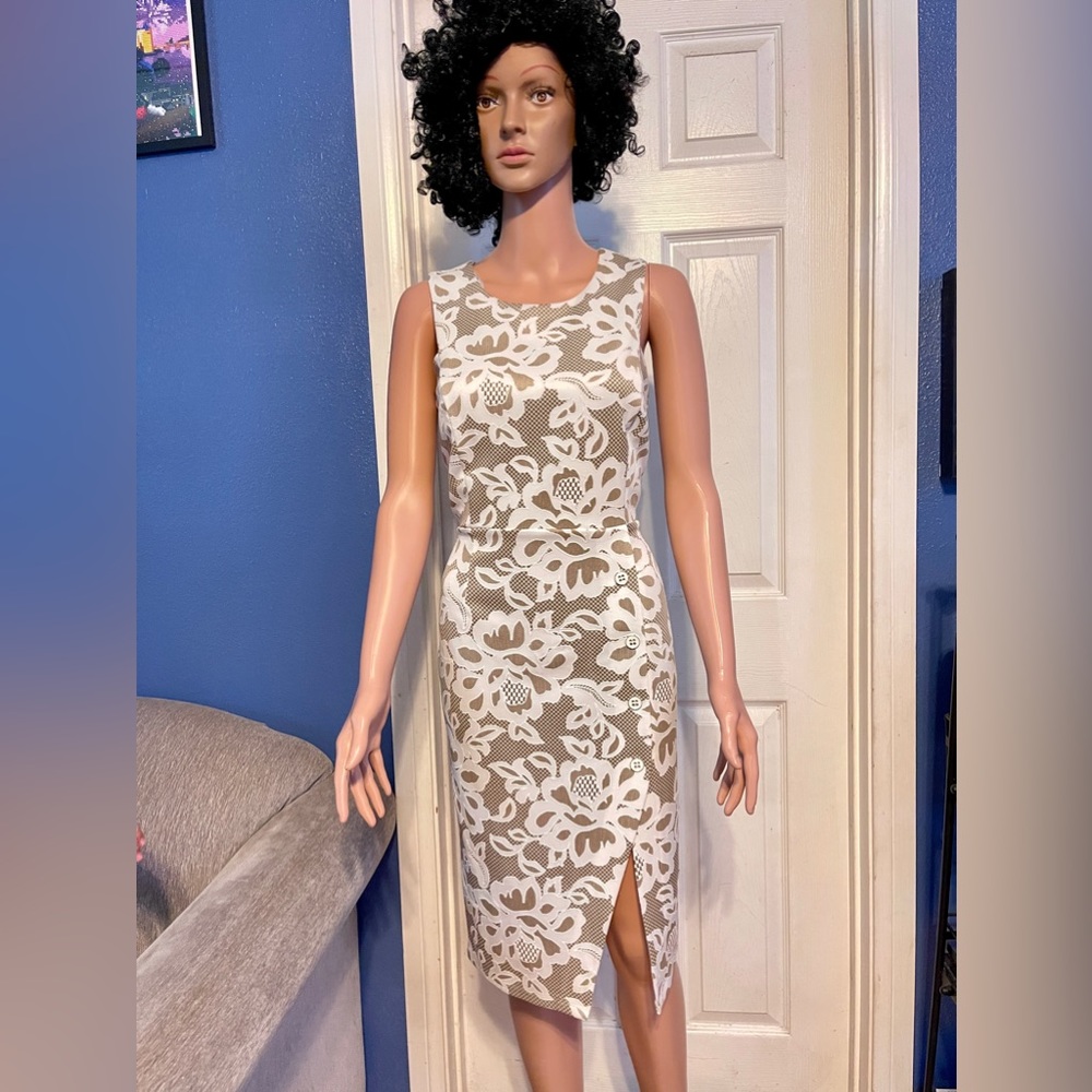 This beautiful dress is perfect for semi formal Occassion